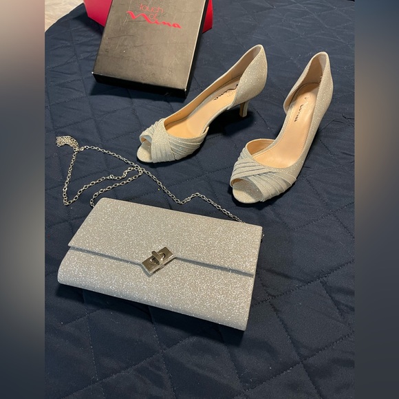 Gorgeous silver/white sparkle shoes & a crossbody/clutch purse. - Picture 1 of 10